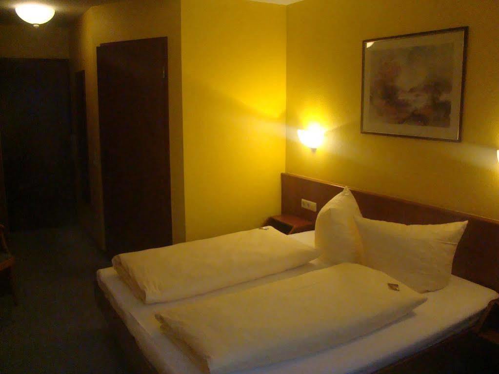 Loewen Hotel 3*