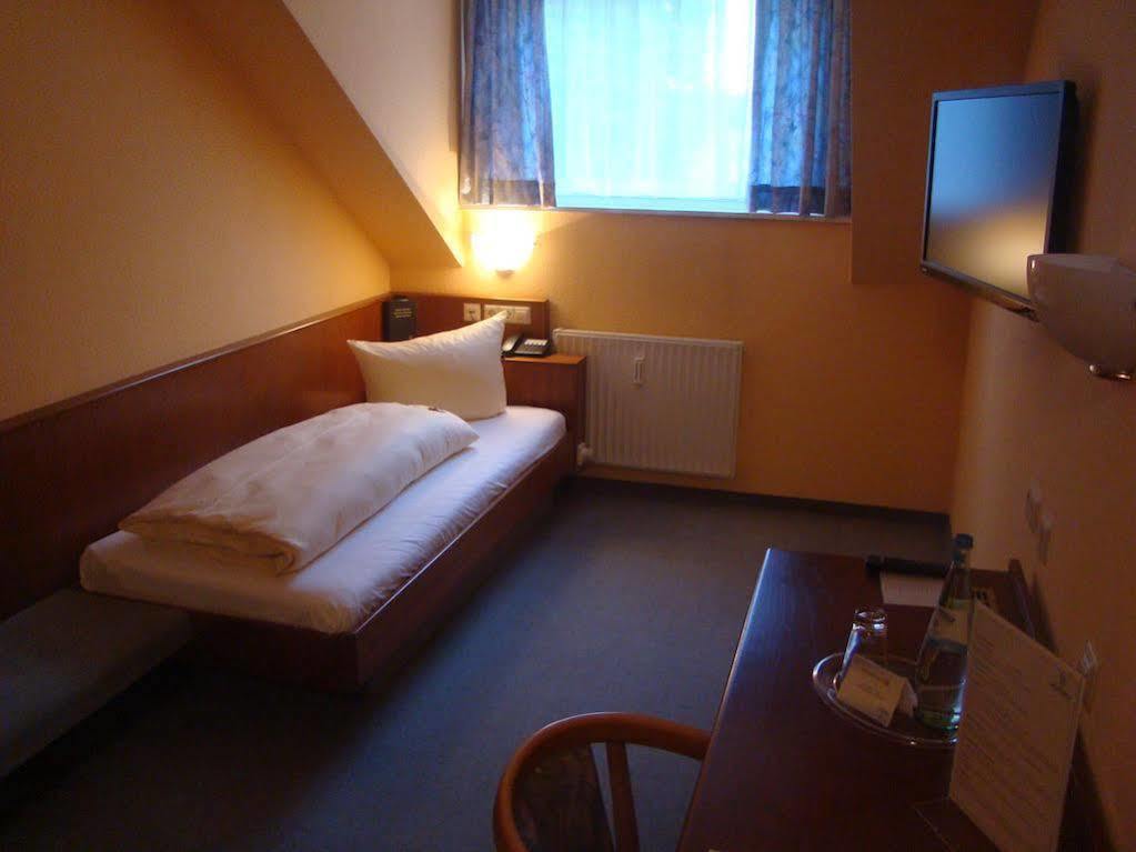 Loewen Hotel 3*